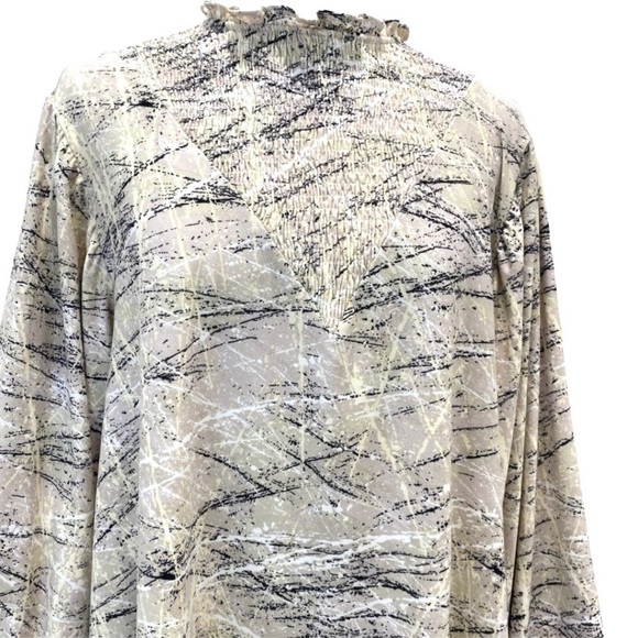 LuLaRoe "Clara" V-smocked blouse w ruffle collar & oversize puff sleeves. Size M - Picture 3 of 6